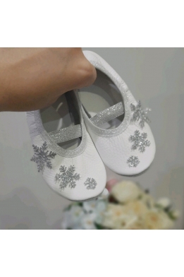 Чешки кожаные белые со снежинками